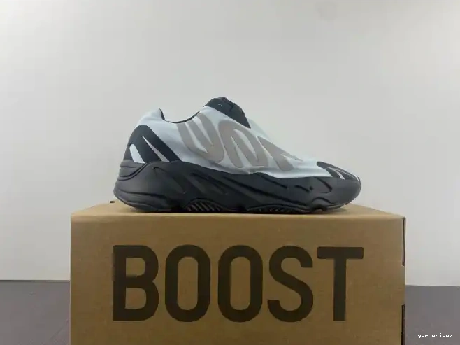 hype Boost Yeezy 700 Adidas Tint Blue MNVN GZ0711 0518